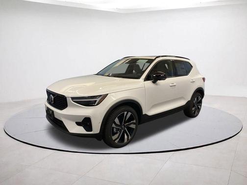 2026 Volvo XC40 B5 Ultra