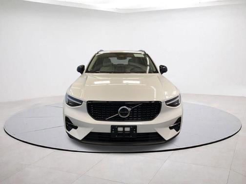2026 Volvo XC40 B5 Ultra