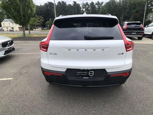 2025 Volvo XC40 B5 Plus Dark Theme