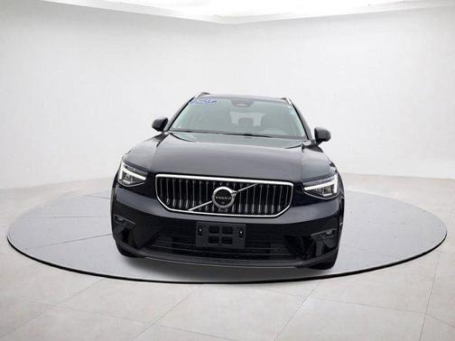 2025 Volvo XC40 B5 Plus Bright Theme
