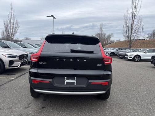 2025 Volvo XC40 B5 Plus Bright Theme