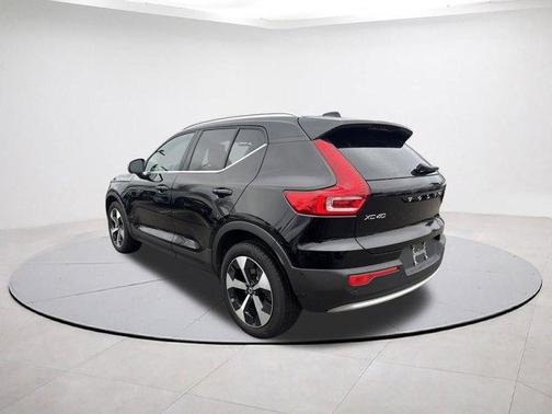 2025 Volvo XC40 B5 Plus Bright Theme
