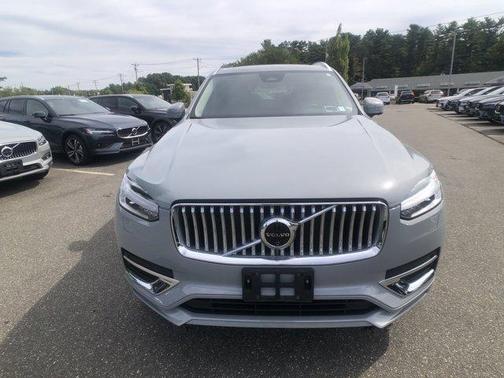 2024 Volvo XC90 B5 Plus Bright Theme