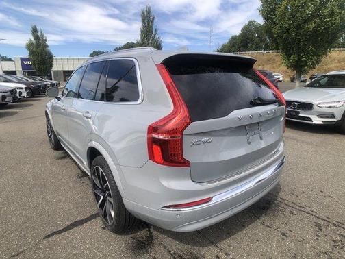2024 Volvo XC90 B5 Plus Bright Theme
