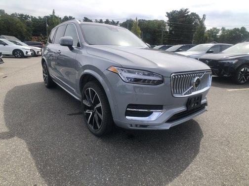 2024 Volvo XC90 B5 Plus Bright Theme