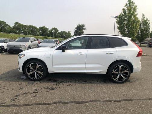 2025 Volvo XC60 Plug-In Hybrid T8 Ultra