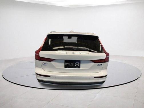 2025 Volvo V60 Cross Country B5 Plus