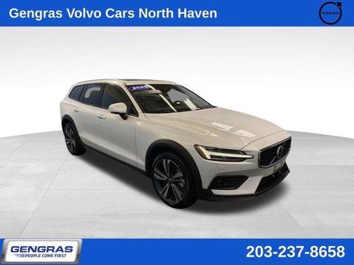 2025 Volvo V60 Cross Country B5 Plus