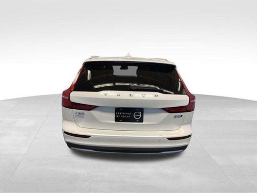 2025 Volvo V60 Cross Country B5 Plus