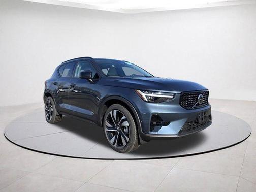 2026 Volvo XC40 B5 Ultra