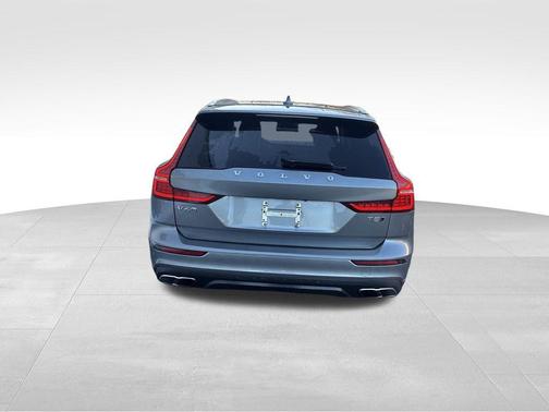 2021 Volvo V60 Cross Country T5