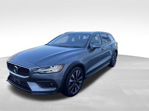 2021 Volvo V60 Cross Country T5