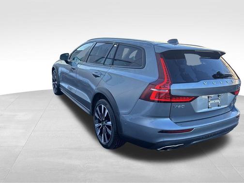 2021 Volvo V60 Cross Country T5