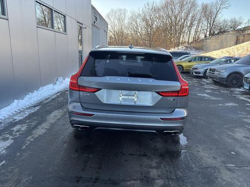 2021 Volvo V60 Cross Country T5