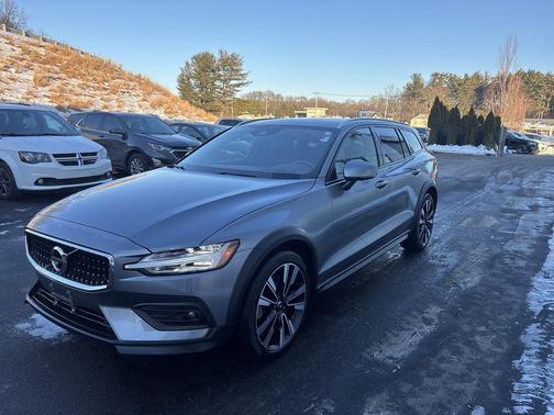 2021 Volvo V60 Cross Country T5