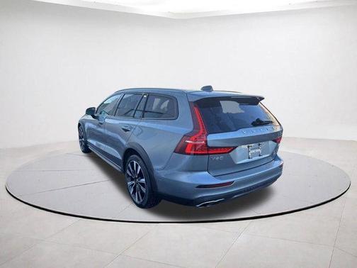 2021 Volvo V60 Cross Country T5