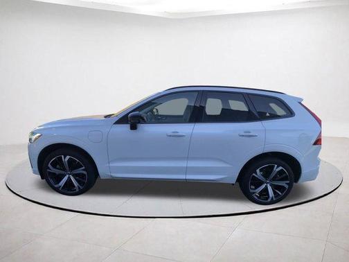 2023 Volvo XC60 Recharge Plug-In Hybrid T8 Ultimate Dark Theme