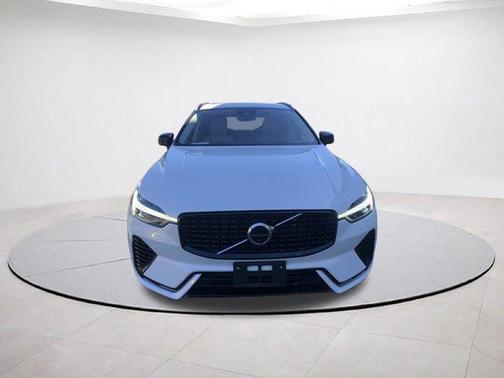 2023 Volvo XC60 Recharge Plug-In Hybrid T8 Ultimate Dark Theme
