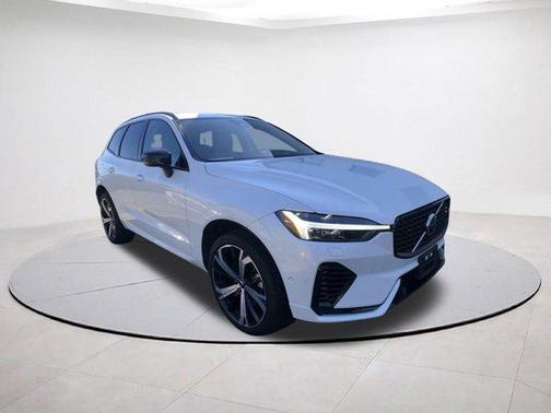 2023 Volvo XC60 Recharge Plug-In Hybrid T8 Ultimate Dark Theme