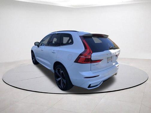 2023 Volvo XC60 Recharge Plug-In Hybrid T8 Ultimate Dark Theme