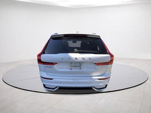 2023 Volvo XC60 Recharge Plug-In Hybrid T8 Ultimate Dark Theme