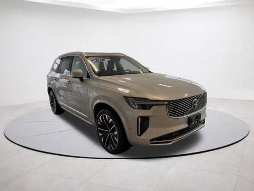 2025 Volvo XC90 B6 Plus 7-Seater