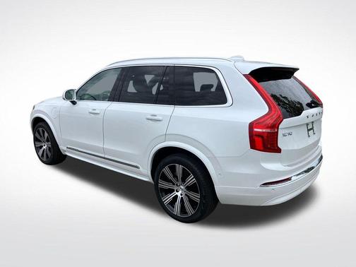 Crystal White Metallic 2023 Volvo XC90 Recharge Plug-In Hybrid T8 Plus Bright Theme 7 Passenger