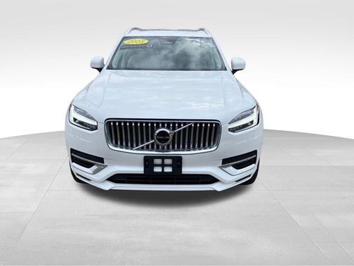Crystal White Metallic 2023 Volvo XC90 Recharge Plug-In Hybrid T8 Plus Bright Theme 7 Passenger