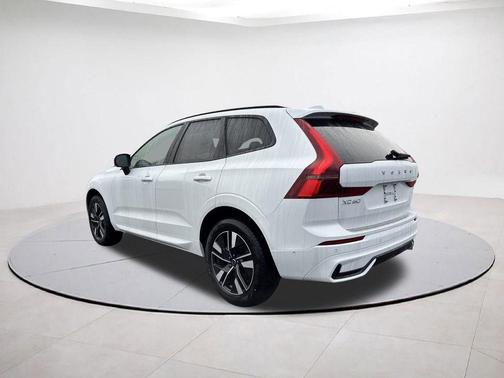 2026 Volvo XC60 B5 Plus