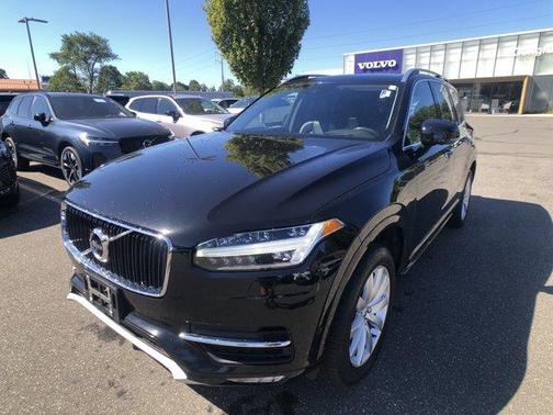 2017 Volvo XC90 T6 Momentum