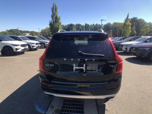 2017 Volvo XC90 T6 Momentum