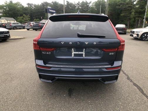 2025 Volvo XC60 B5 Plus