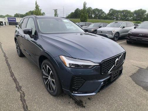 2025 Volvo XC60 B5 Plus