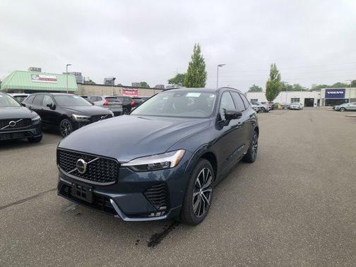 2025 Volvo XC60 B5 Plus