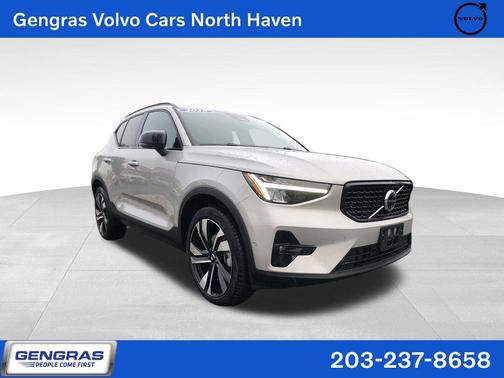 2025 Volvo XC40 B5 Plus Dark Theme