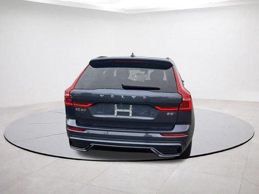 2024 Volvo XC60 B5 Plus Dark Theme