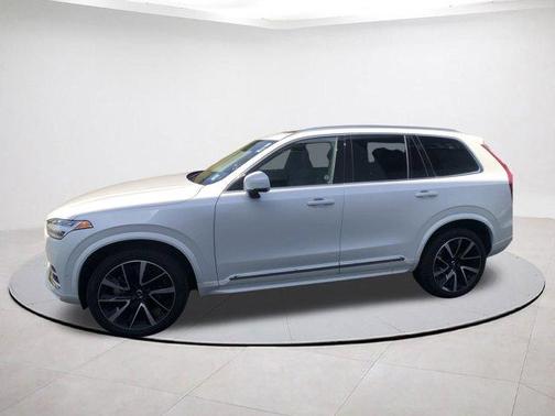 2024 Volvo XC90 B5 Plus Bright Theme