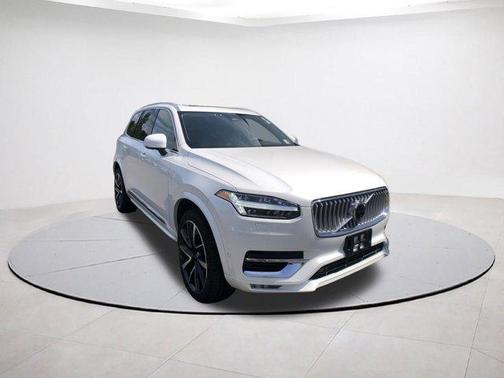 2024 Volvo XC90 B5 Plus Bright Theme