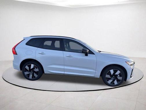 2025 Volvo XC60 Plug-In Hybrid T8 Plus