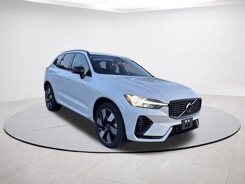 2025 Volvo XC60 Plug-In Hybrid T8 Plus