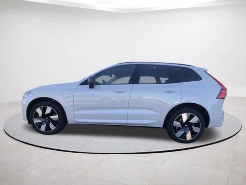 2025 Volvo XC60 Plug-In Hybrid T8 Plus