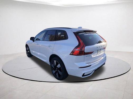 2025 Volvo XC60 Plug-In Hybrid T8 Plus