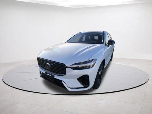 2025 Volvo XC60 Plug-In Hybrid T8 Plus