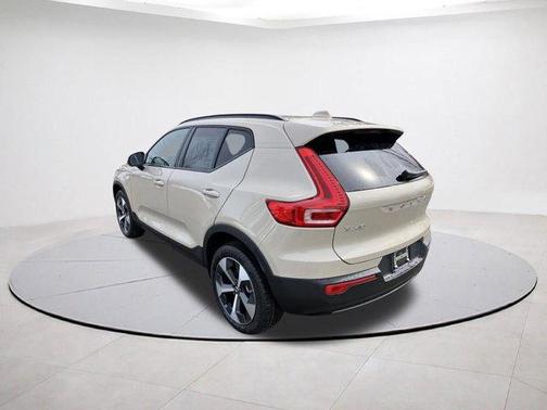 2026 Volvo XC40 B5 Plus