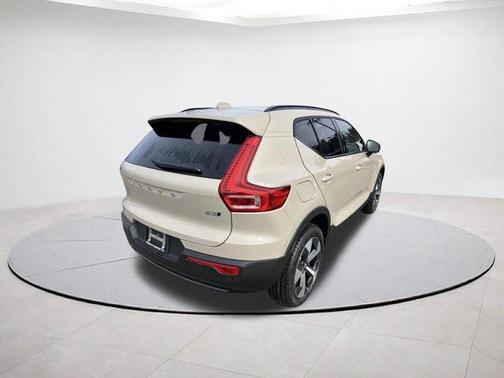 2026 Volvo XC40 B5 Plus