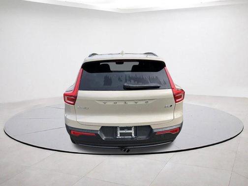 2026 Volvo XC40 B5 Plus