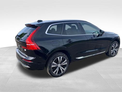 Onyx Black Metallic 2023 Volvo XC60 Recharge Plug-In Hybrid T8 Plus Bright Theme