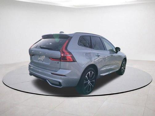2025 Volvo XC60 B5 Plus