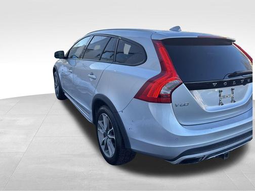 2018 Volvo V60 Cross Country T5