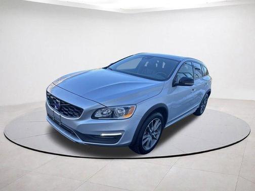 2018 Volvo V60 Cross Country T5